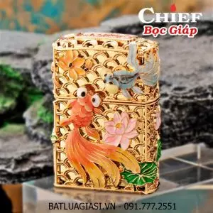BẬT LỬA ZIPPO CHIEF BỌC GIÁP HÌNH CON CÁ PHONG THỦY - DẠ QUANG HÚT ÁNH SÁNG (RUỘT VÀNG) (FULLBOX) - (XÀI XĂNG) #VÀNG