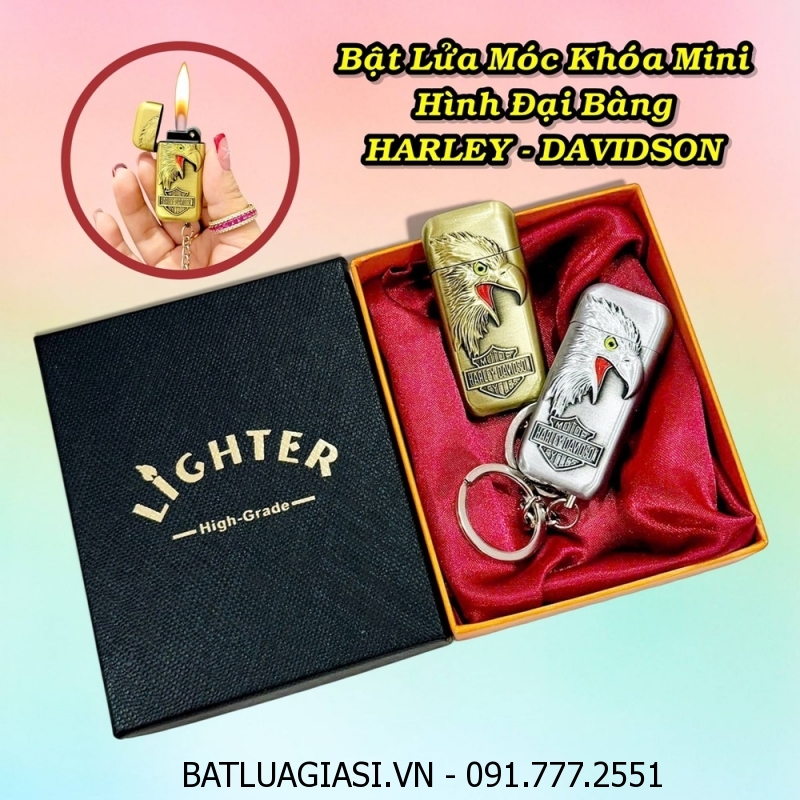 BẬT LỬA GAS ĐÁ MÓC KHÓA MINI HÌNH ĐẠI BÀNG HARLEY - DAVIDSON DẬP NỔI (CÓ HỘP) - (XÀI GAS)
