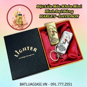 BẬT LỬA GAS ĐÁ MÓC KHÓA MINI HÌNH ĐẠI BÀNG HARLEY - DAVIDSON DẬP NỔI (CÓ HỘP) - (XÀI GAS)